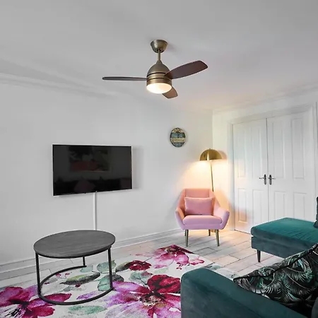 Host & - Cherry Blossom House *